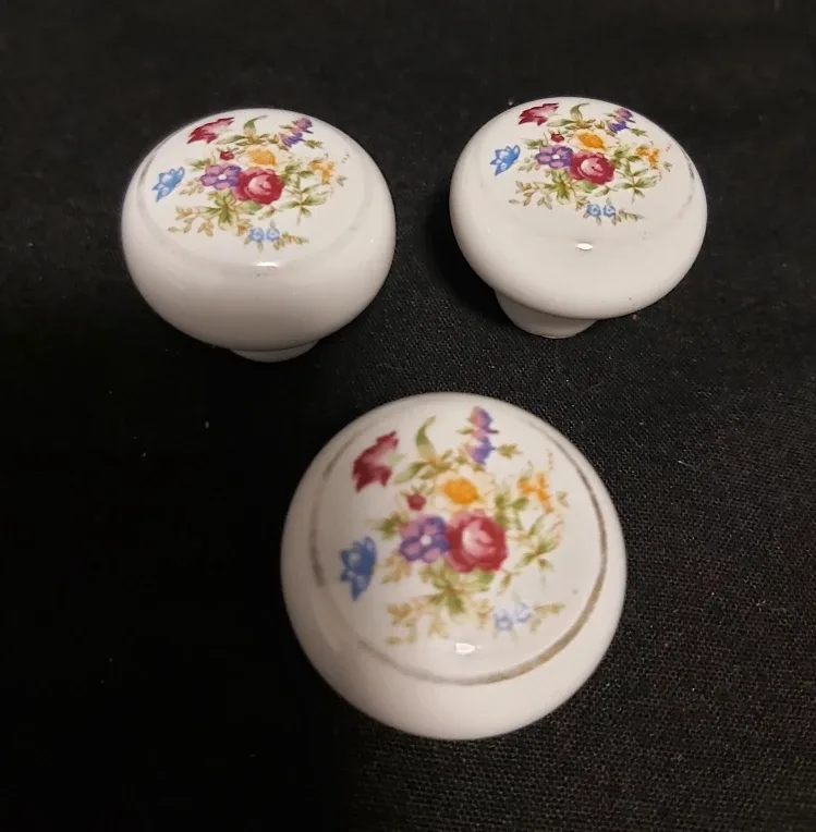 Cabinet door knobs image indicator(4)