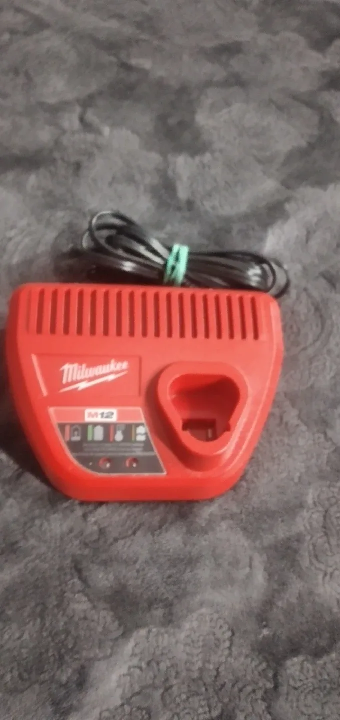 Milwaukee  Battery Charger image indicator(4)