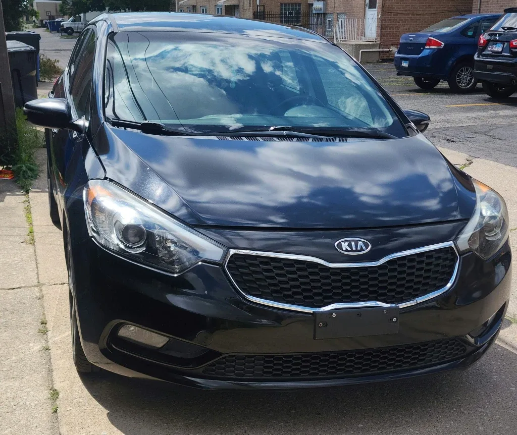 Kia Forte 2016 5-Door Hatchback, Black