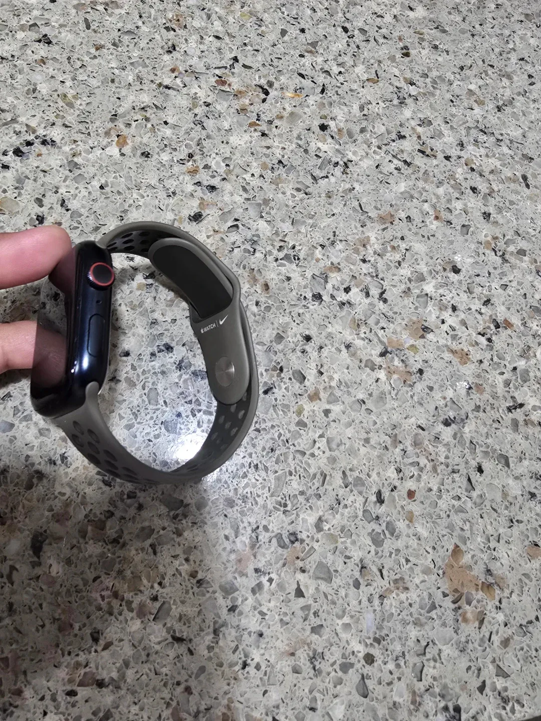 Apple Watch Nike Edition, Grey Band ,series 7,45mm image indicator(4)