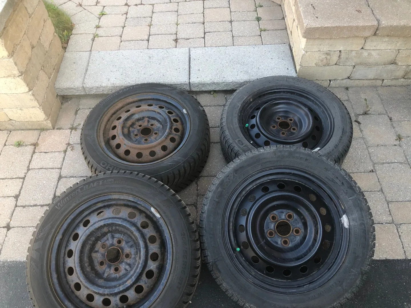 Set of 4 Winter Tires 205/55R16 image indicator(9)