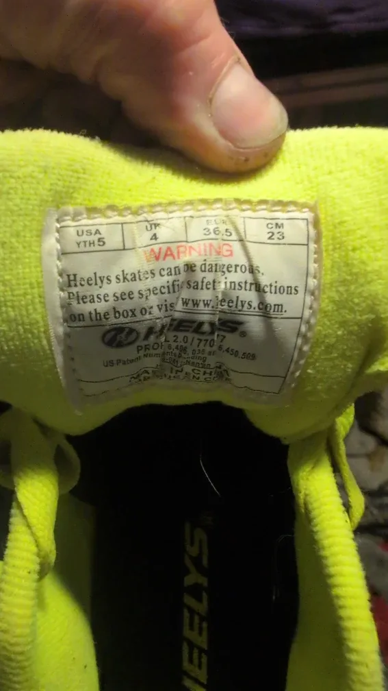 Heelys Youth Size 5 Roller Shoes image indicator(4)