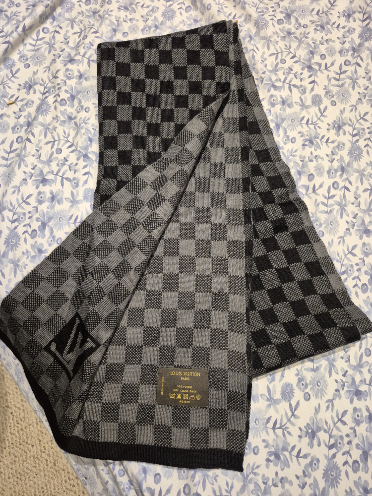 Louis Vuitton Damier Scarf - photo 2