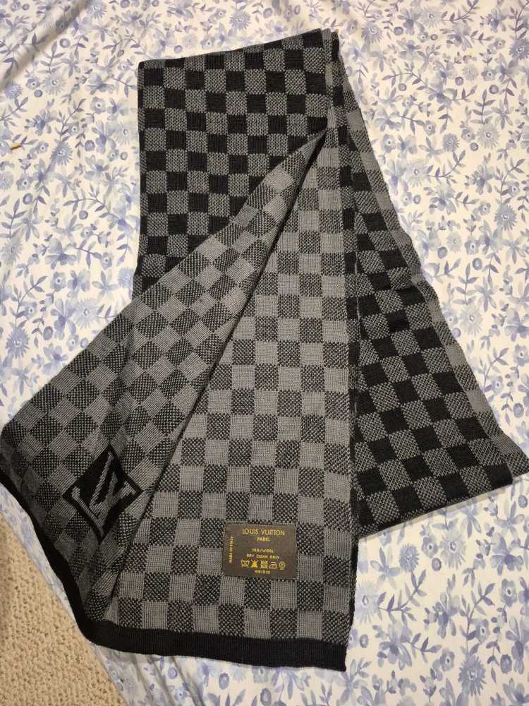 Louis Vuitton Damier Scarf image indicator(2)