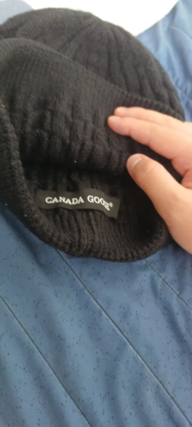 Canada goose beanie image indicator(2)
