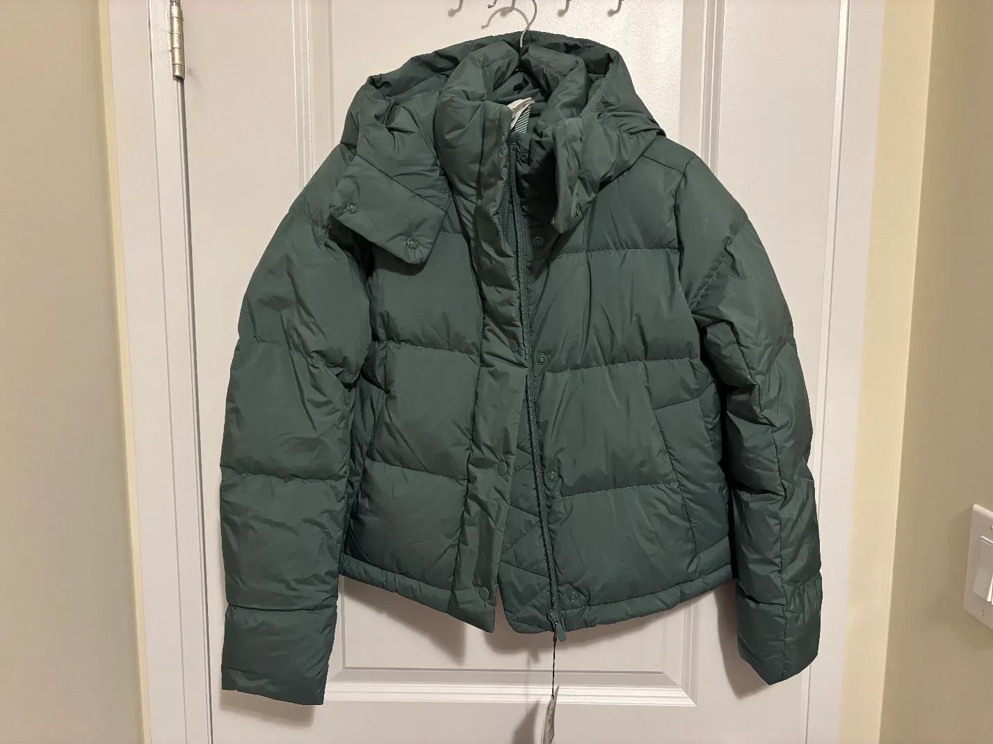 Lululemon Wunder Puff Jacket & Matching  Belt Bag +Keychain image indicator(4)