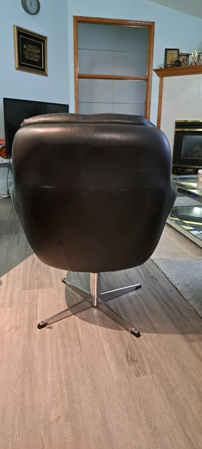 Black Leather Swivel Chair 🥕 image indicator(2)