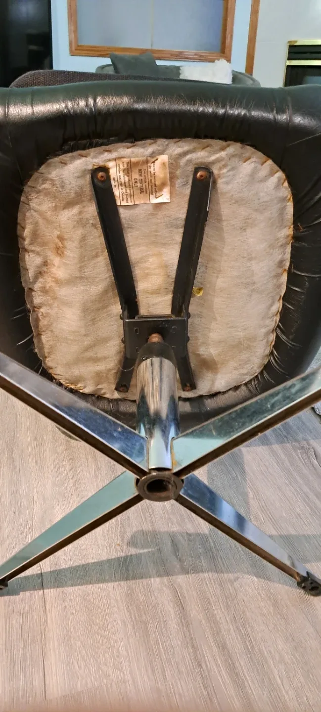 Black Leather Swivel Chair 🥕 image indicator(3)