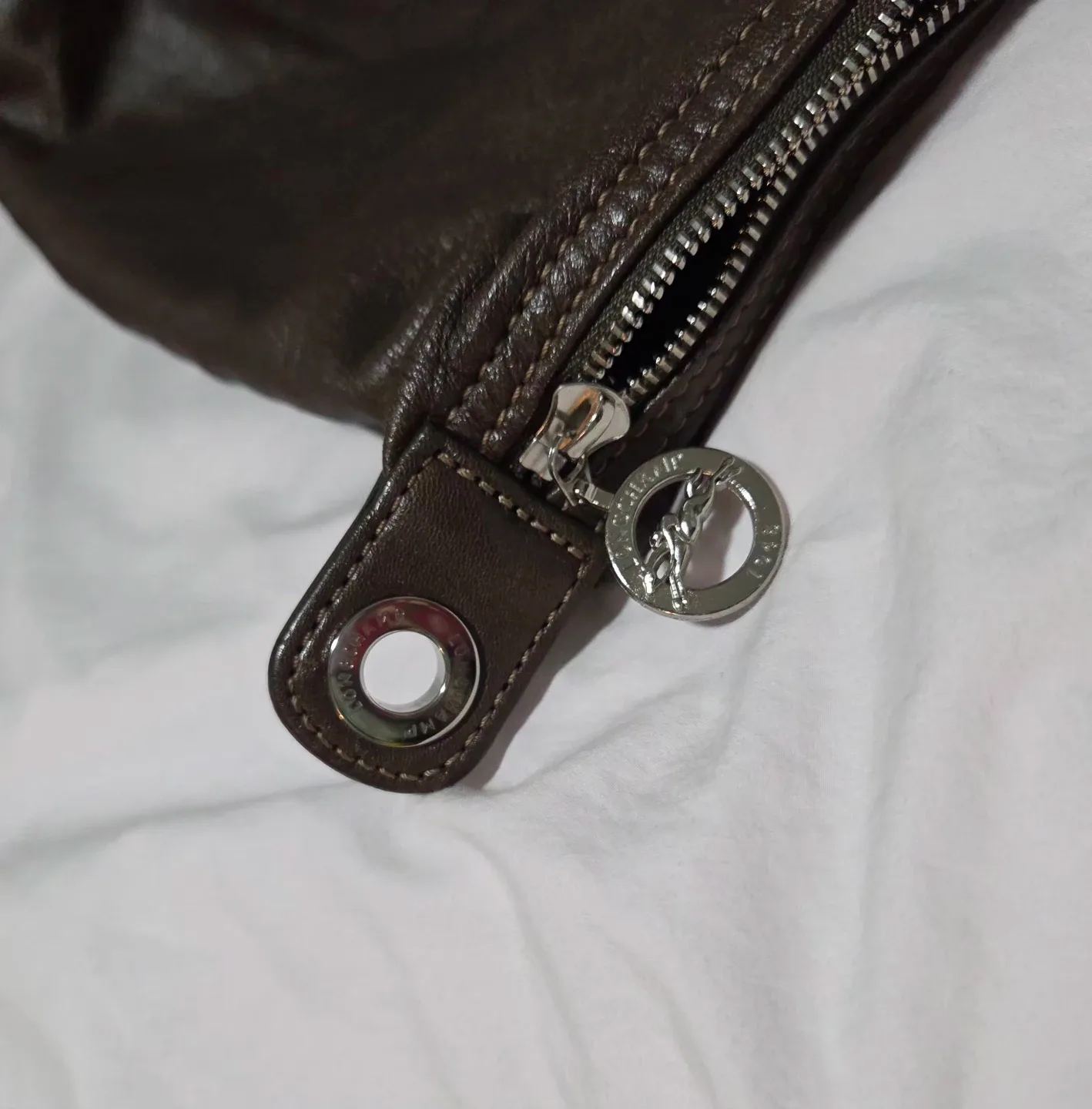 Longchamp tote/crossbody image indicator(6)
