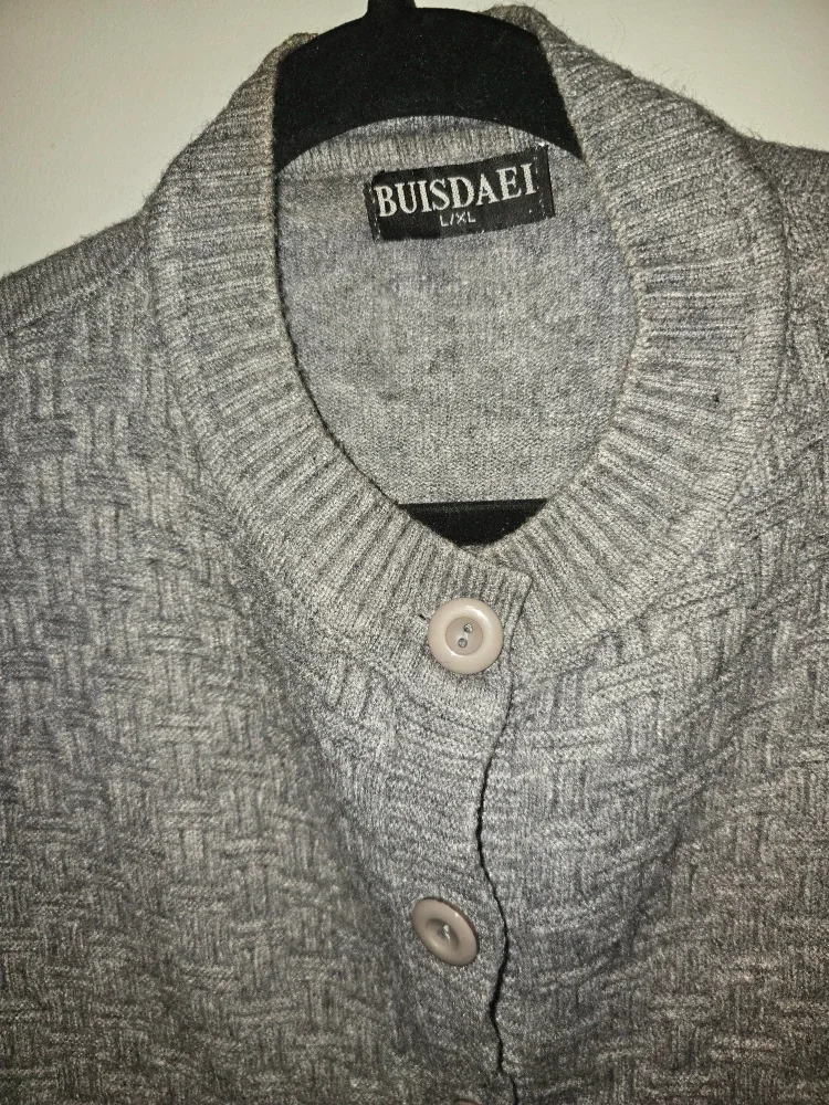 BUISDAEI L/XL Grey Cardigan