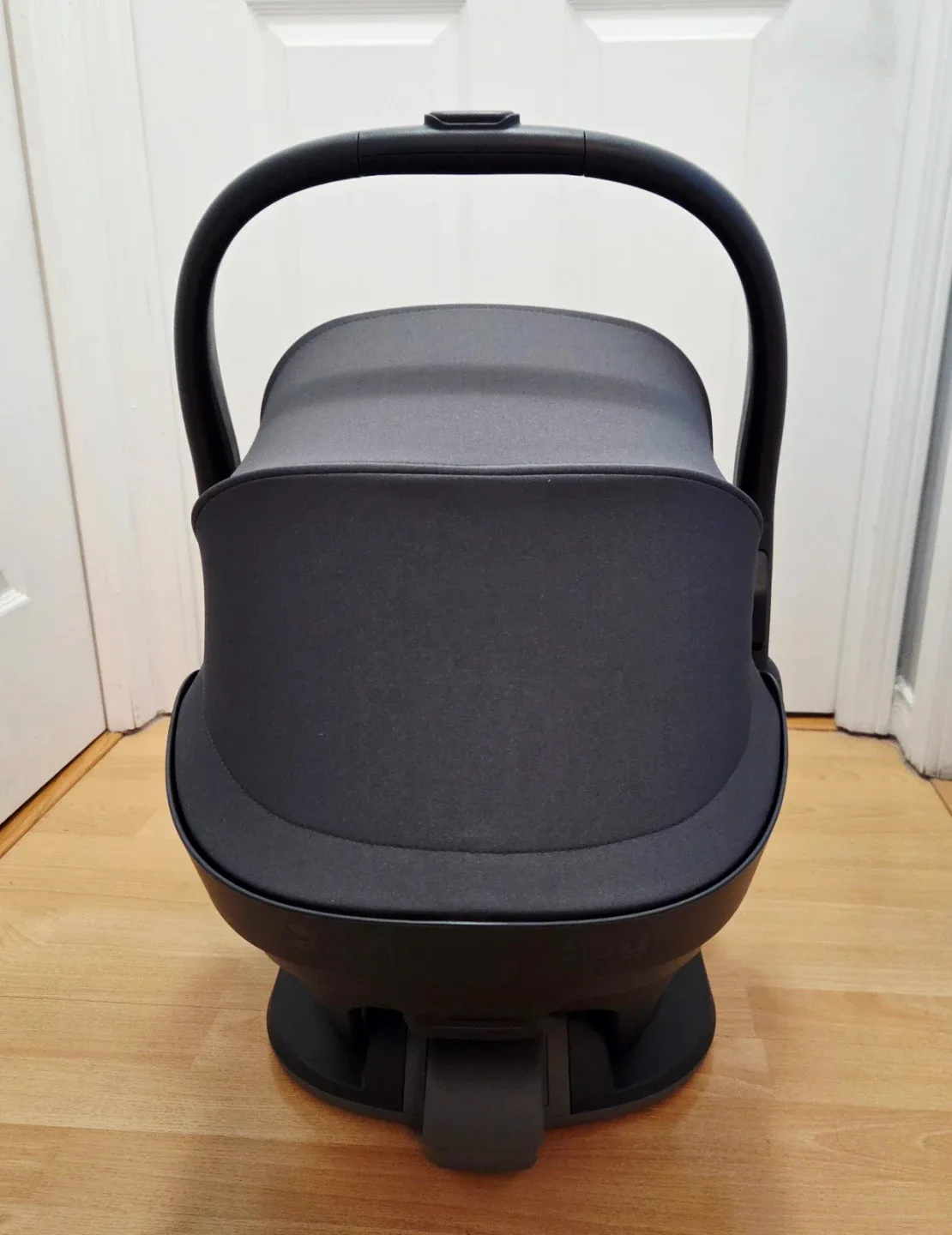 LIke New UPPAbaby Mesa Infant Car Seat - Grey image indicator(5)
