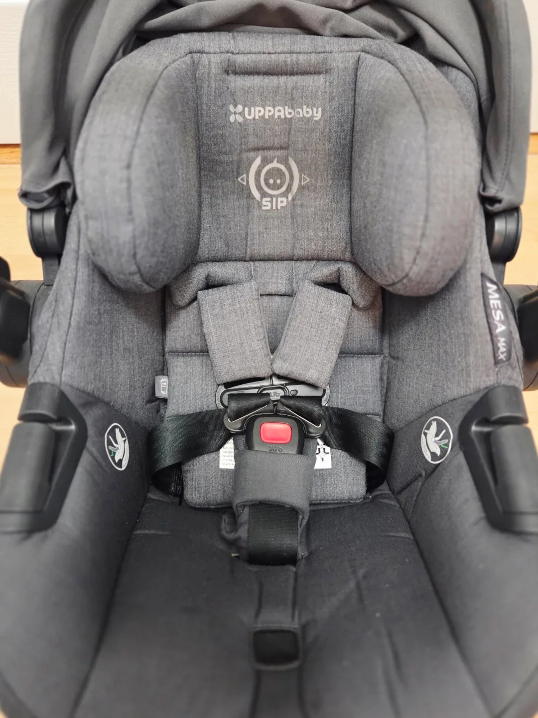 LIke New UPPAbaby Mesa Infant Car Seat - Grey image indicator(7)