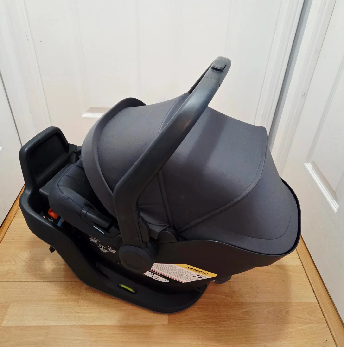 LIke New UPPAbaby Mesa Infant Car Seat - Grey image indicator(9)