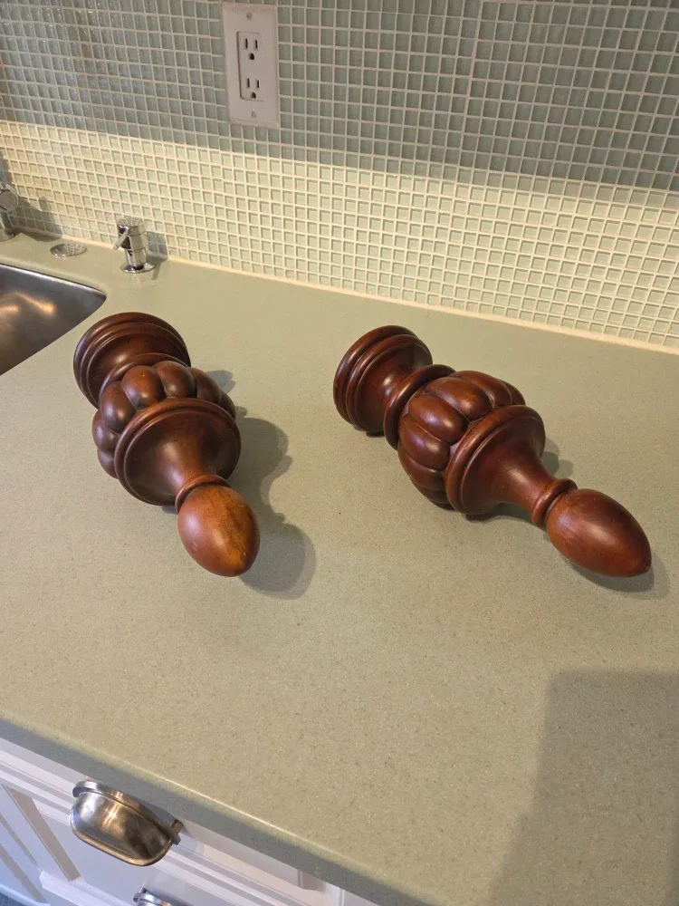 Pair of staircase top posts image indicator(2)