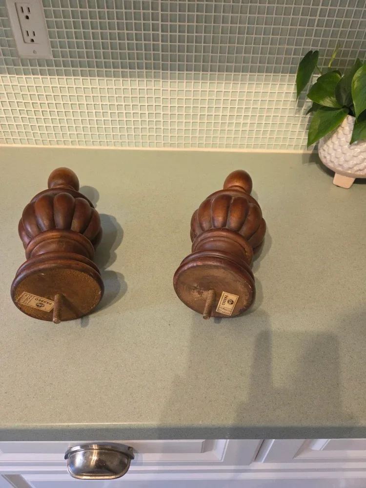 Pair of staircase top posts image indicator(3)