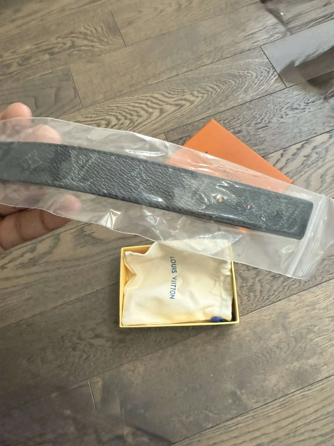 LV Braclet image indicator(2)