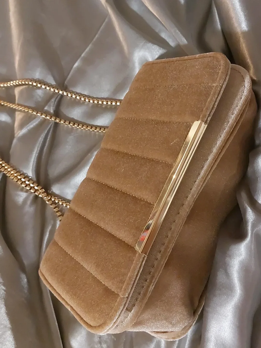 *New* Gold Velvet Shoulder Bag image indicator(3)