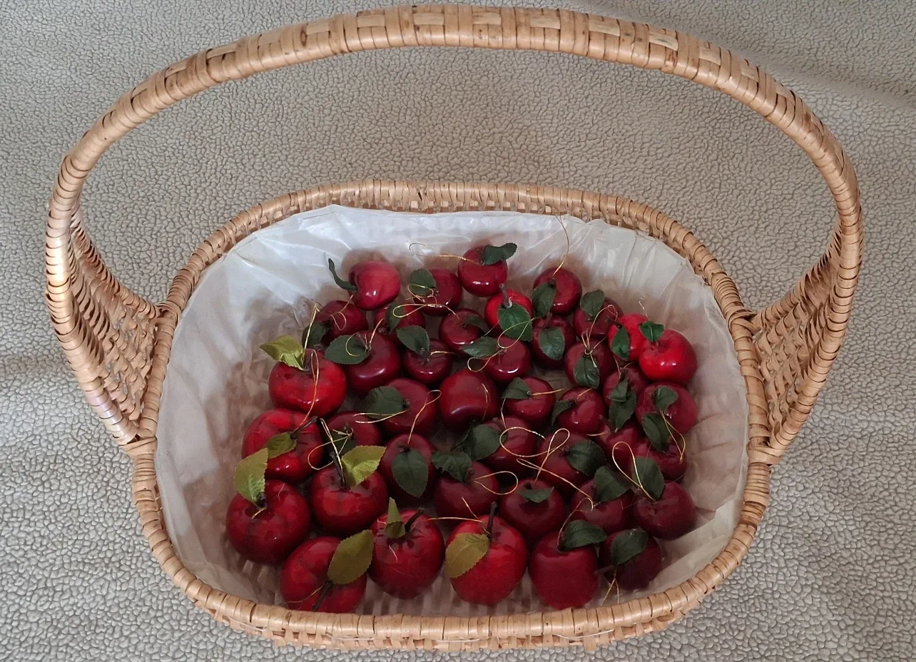 Apple Christmas Tree Ornaments thumbnail