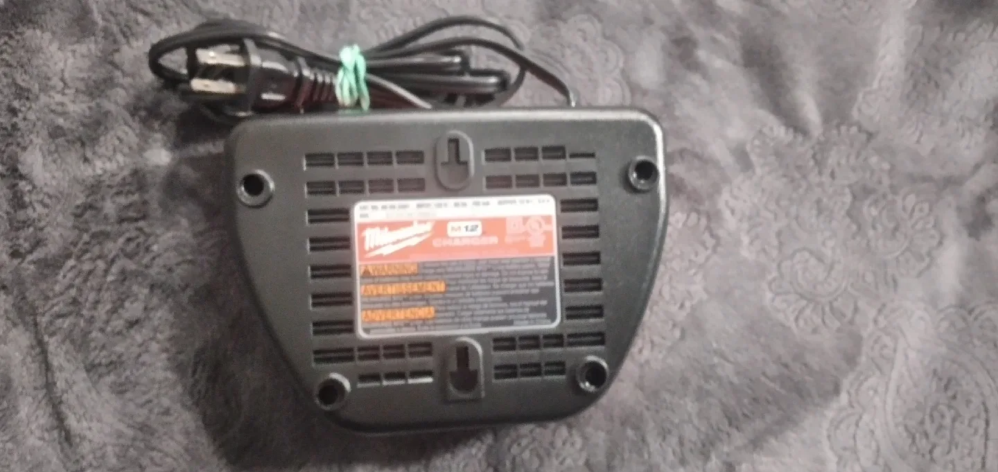 Milwaukee  Battery Charger image indicator(5)