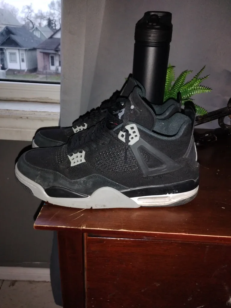 Air Jordan 4 Black Cat, US Size 11 image indicator(2)