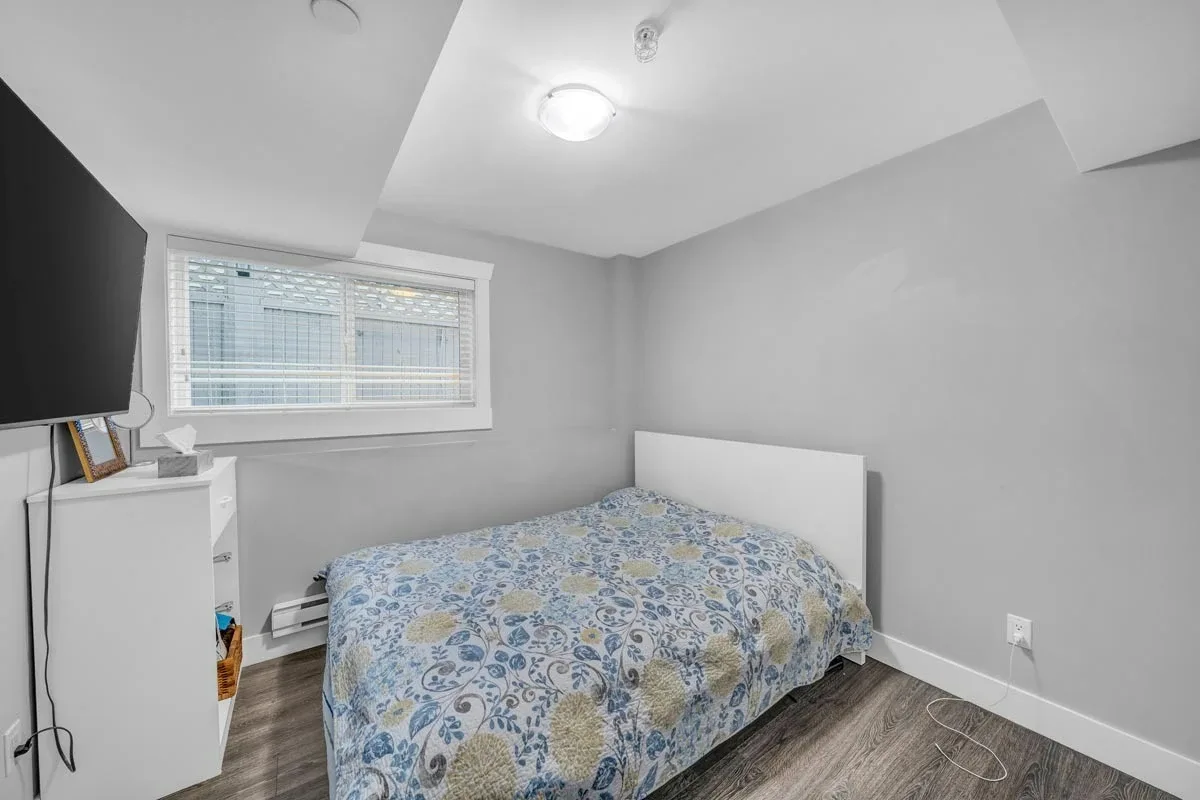 2 bedroom basement available for rent image indicator(3)