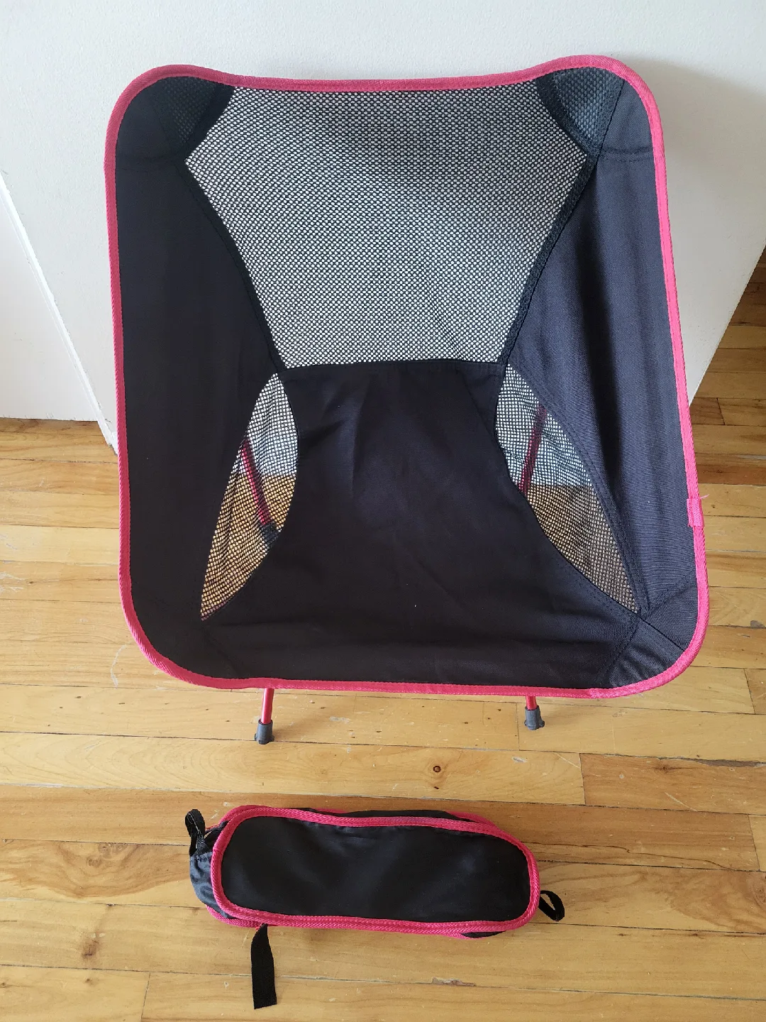 Compact folding chair (lightweight)
