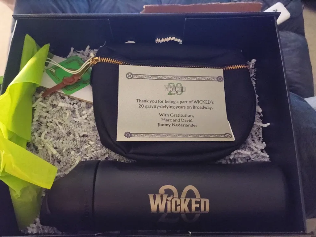 Wicked 20th Anniversary Broadway Gift Set image indicator(2)
