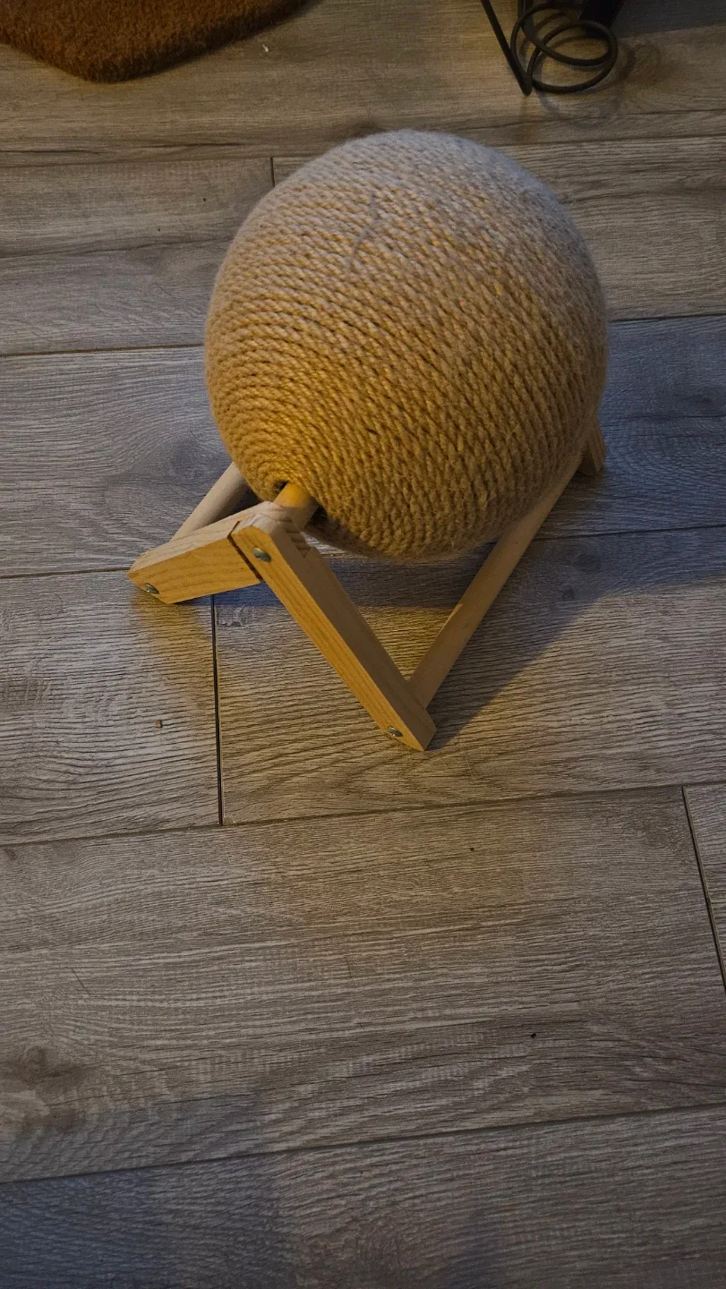 Cat Toy - Interactive Felt Play Box & Scratching Ball image indicator(2)