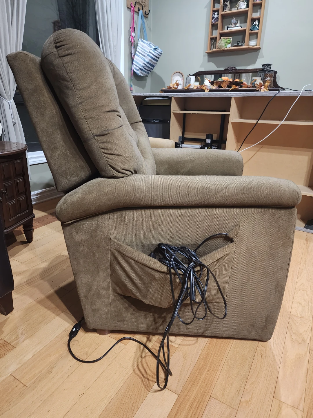 Lazyboy  Recliner Chair - Gently Used - photo 2