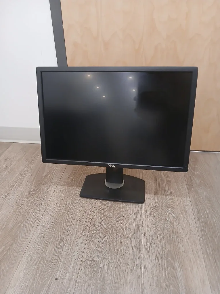 Dell Monitor - Great Condition! image indicator(2)