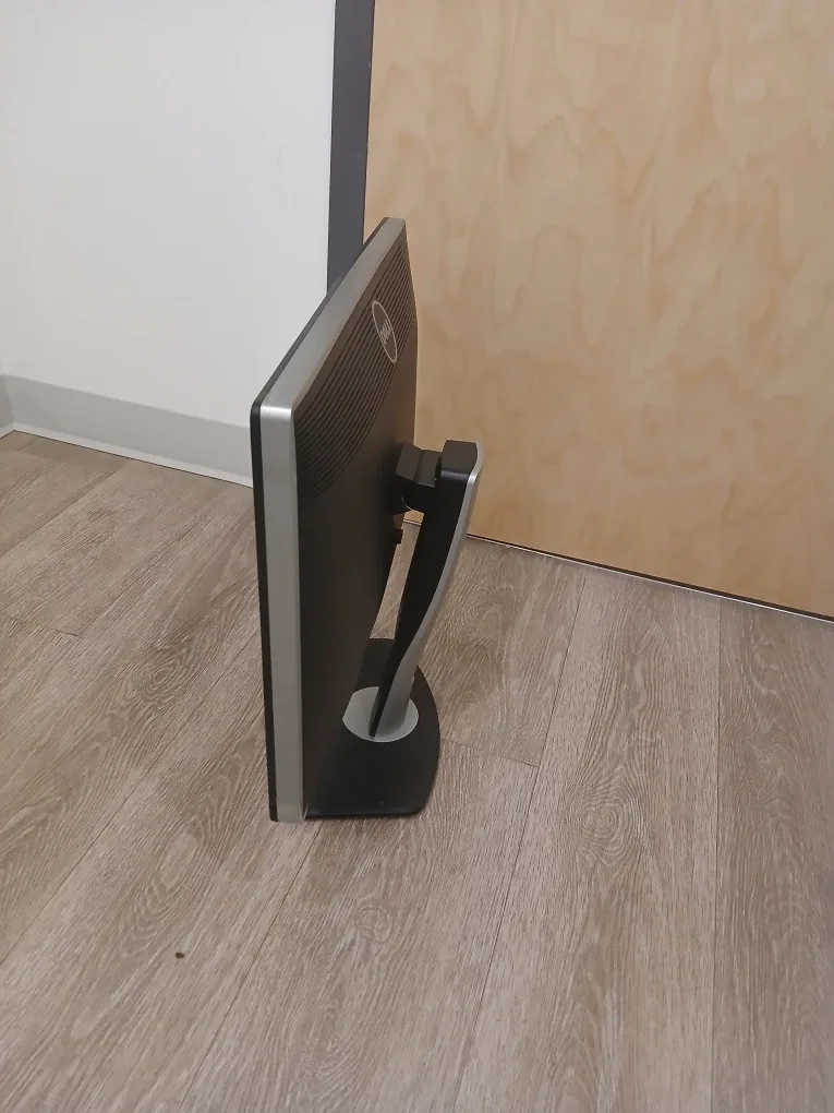 Dell Monitor - Great Condition! image indicator(3)