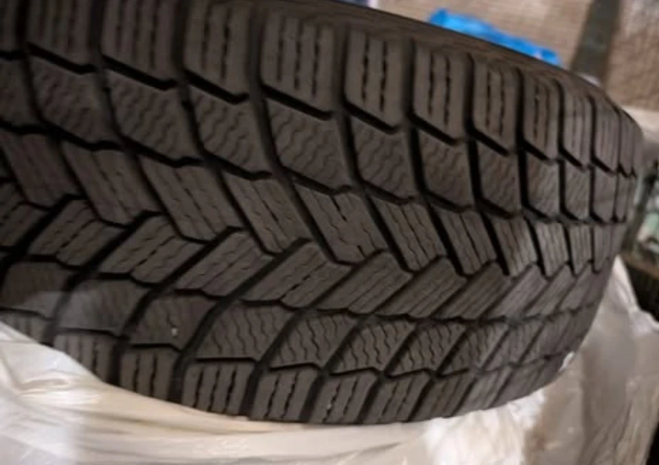 Winter Tires with Rims: Michelin X-Ice Snow Tires 225/50R17 - photo 3