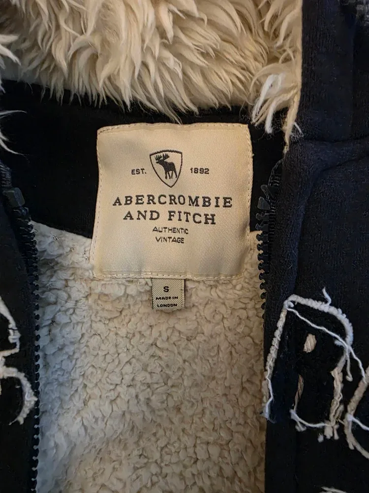 Abercrombie & Fitch Kids' Sherpa-Lined Hoodie - Size S image indicator(2)