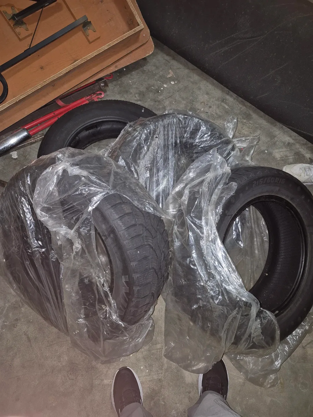 Set of 4 Winter Tires - 215/60R16 image indicator(2)