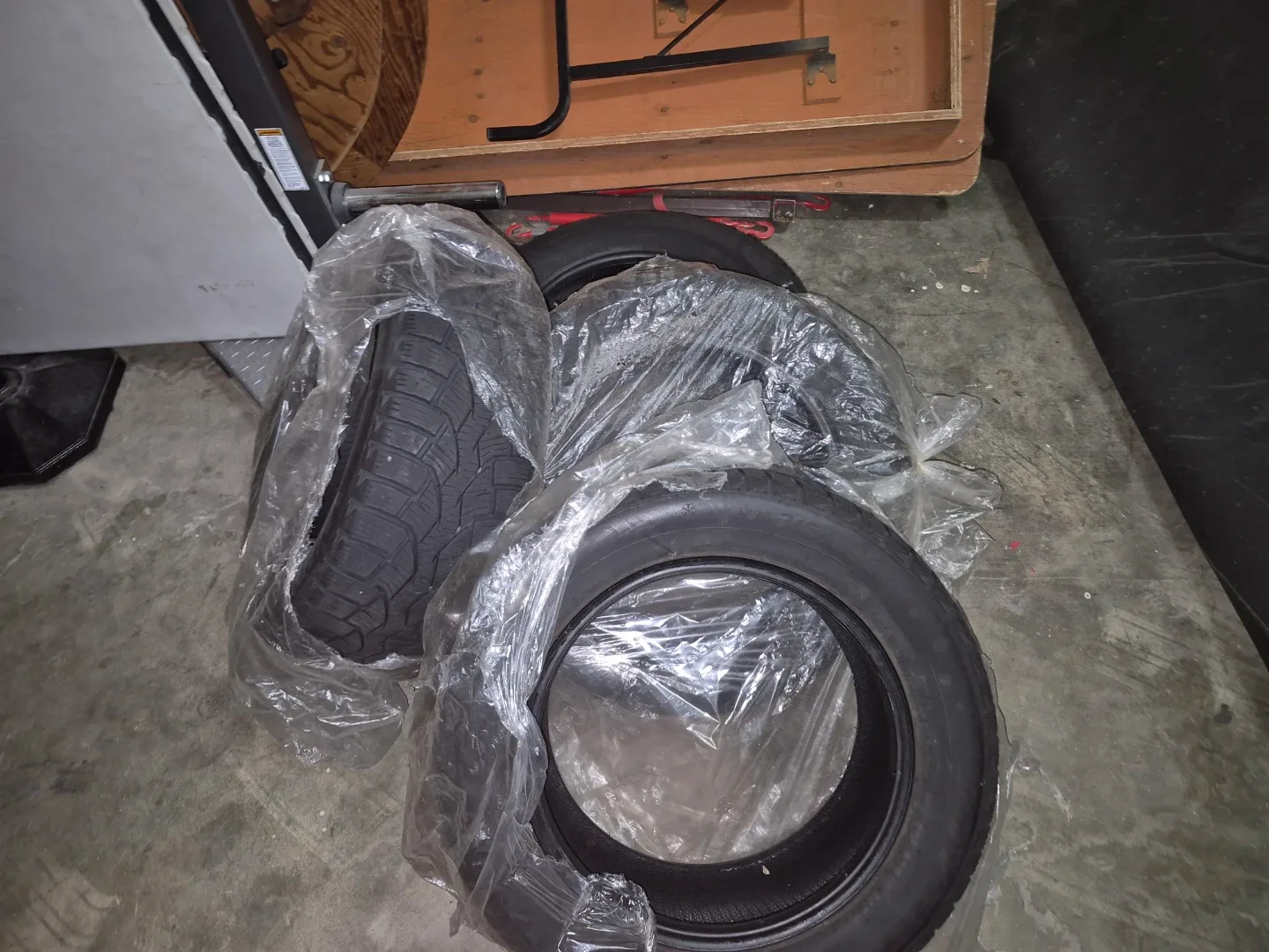 Set of 4 Winter Tires - 215/60R16 image indicator(4)