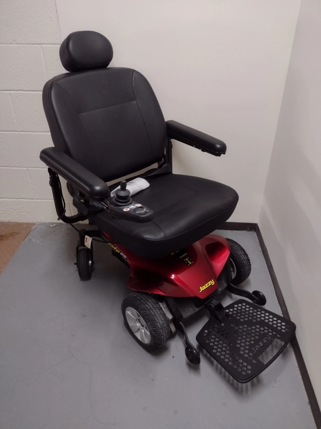 Jazzy Wheelchair Elite ES - photo 2
