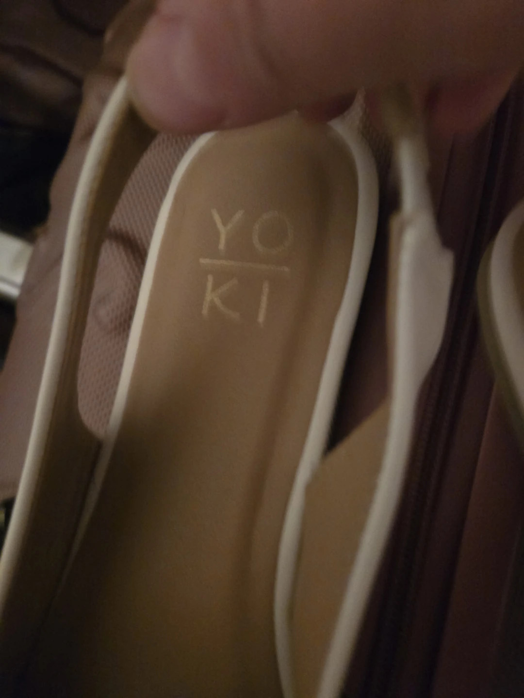 Yoki sz 8 women sandal color white and black