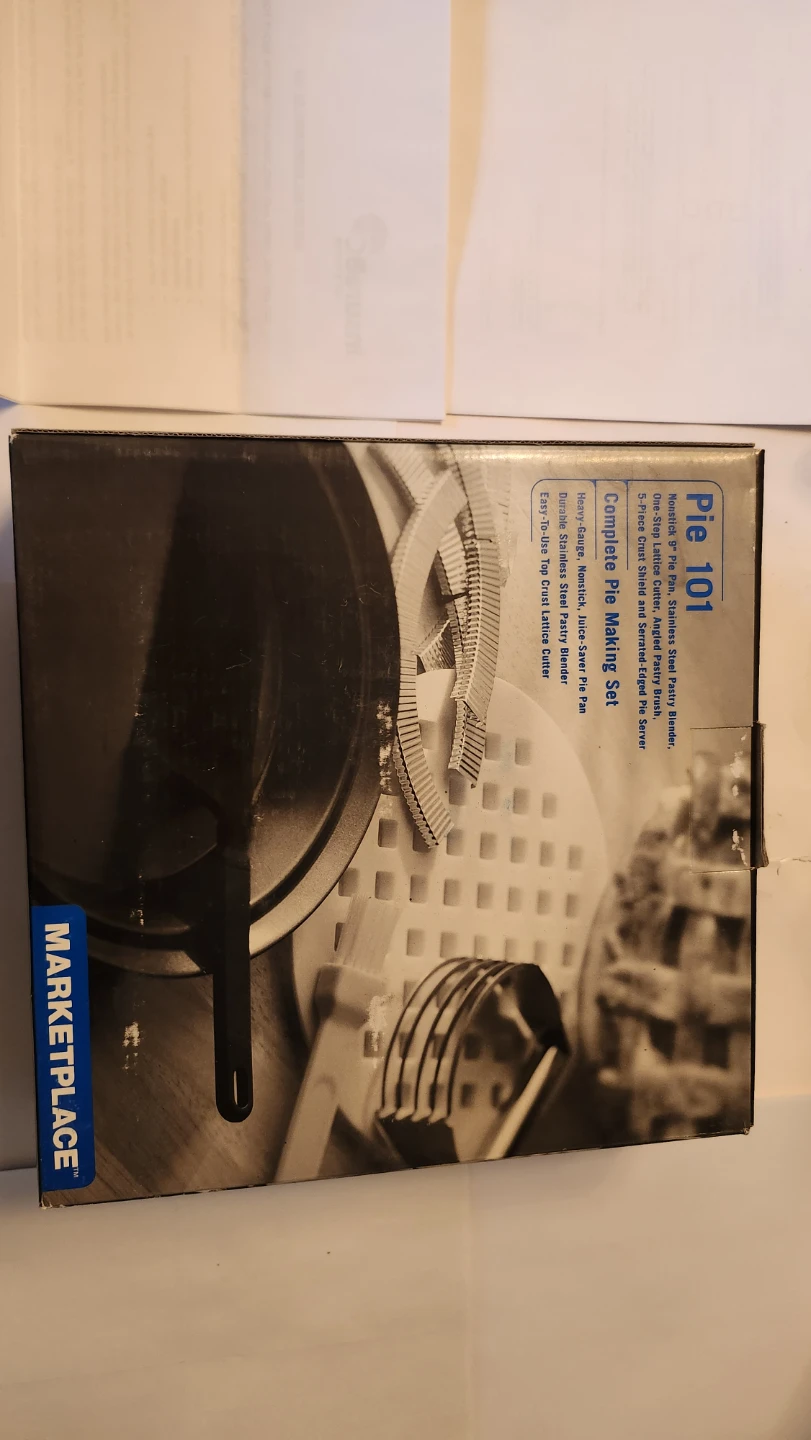 Brand New Pie 101 Complete Pie Making Set