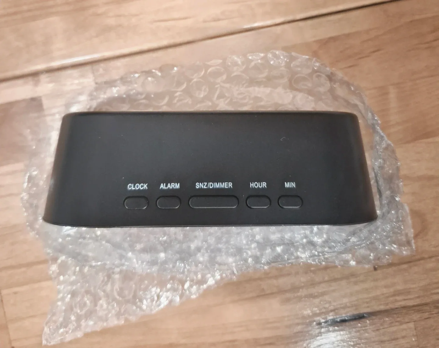 Simple Easy to Use Digital Alarm Clock Small Compact image indicator(4)