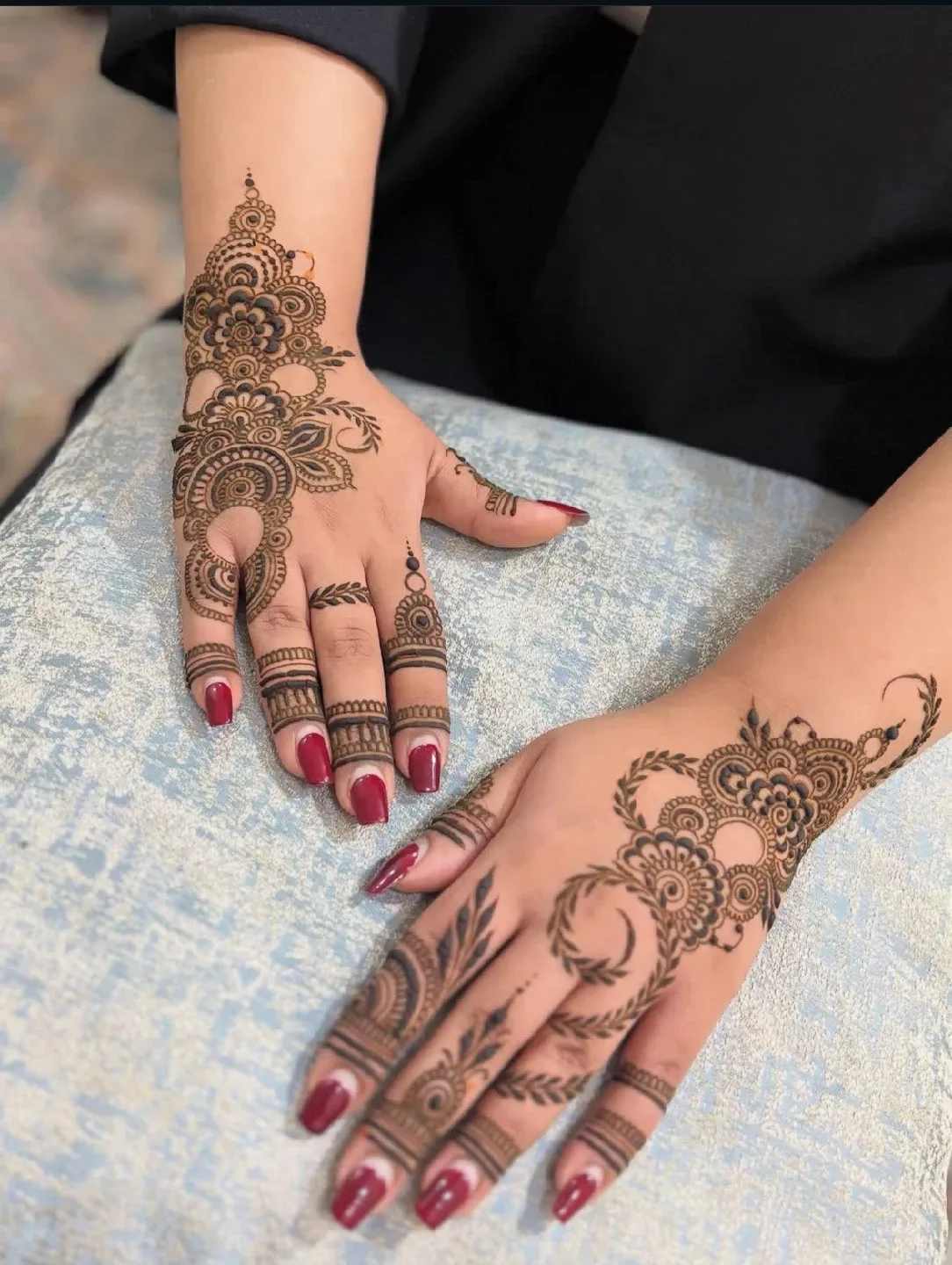 Mehndi artist image indicator(2)
