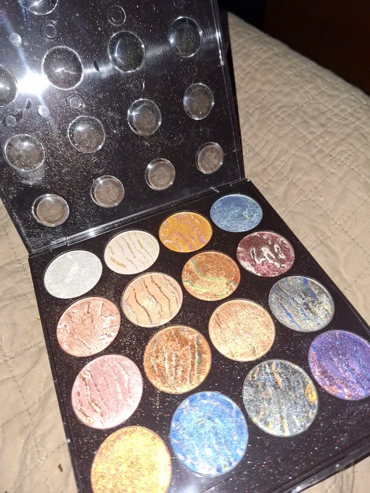 Mark Eyeshadow Palette