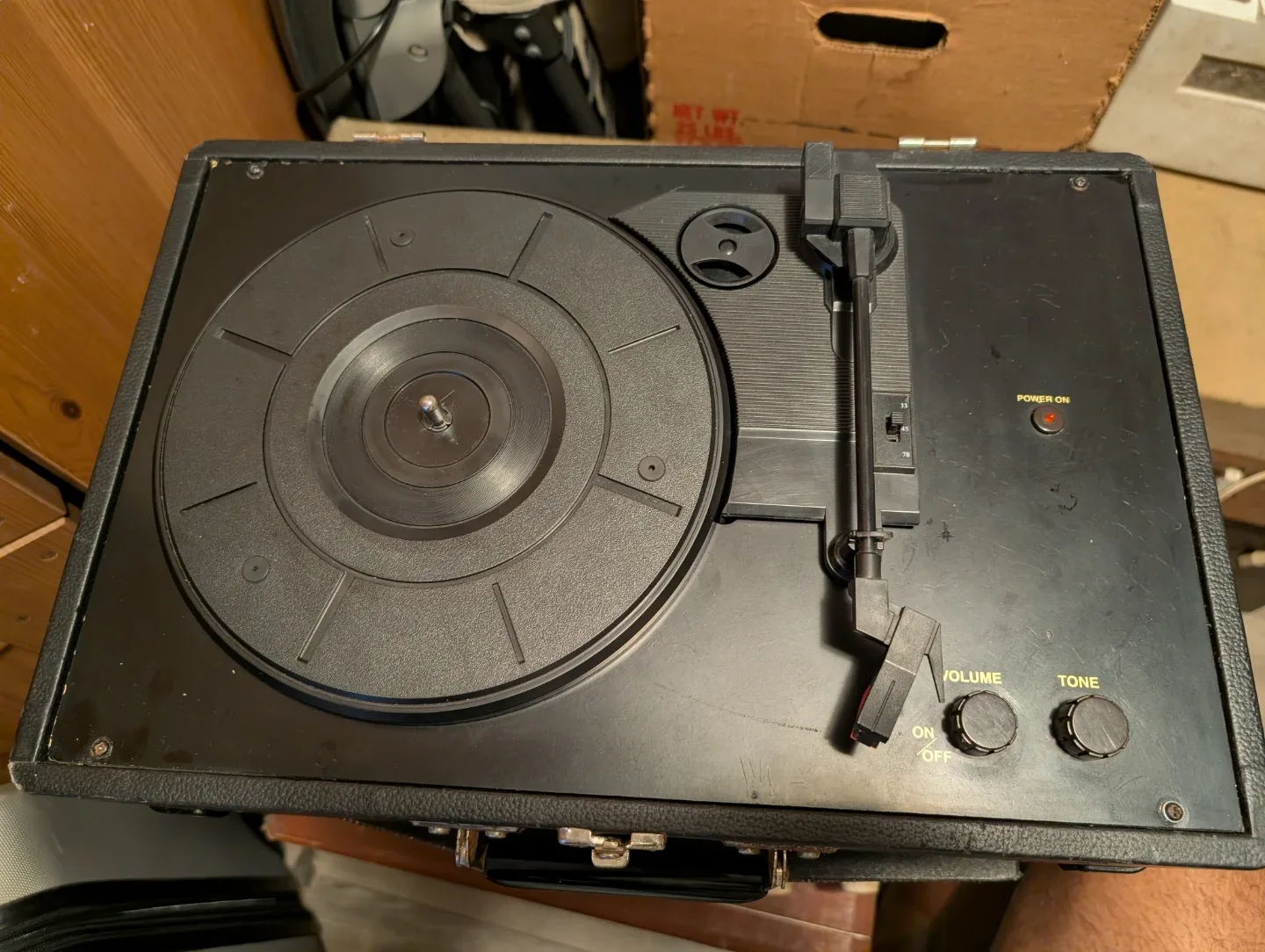 Vintage Suitcase Record Player - Black Crosley CR49 image indicator(3)