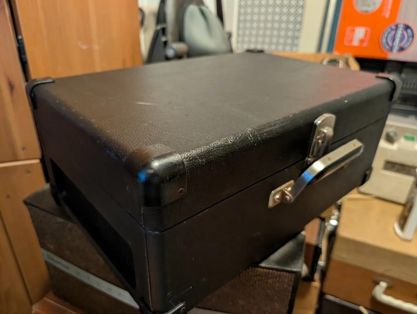 Vintage Suitcase Record Player - Black Crosley CR49 image indicator(8)