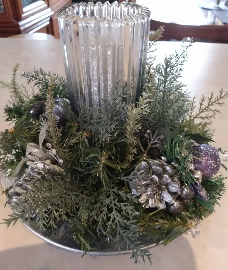 3PCS Eligant Winter Centerpiece , tray & candle included image indicator(2)