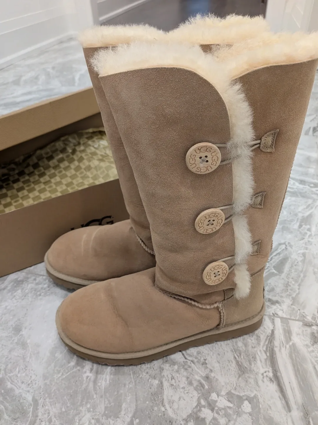 UGG Bailey Button Boots - Size 9 image indicator(2)