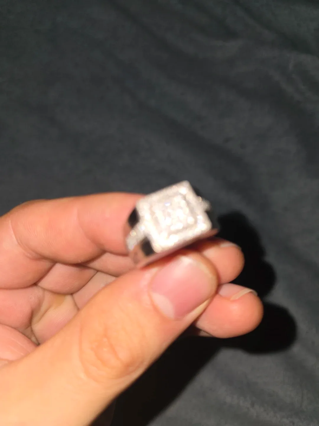 Men's white gold Ring with Diamonds image indicator(4)