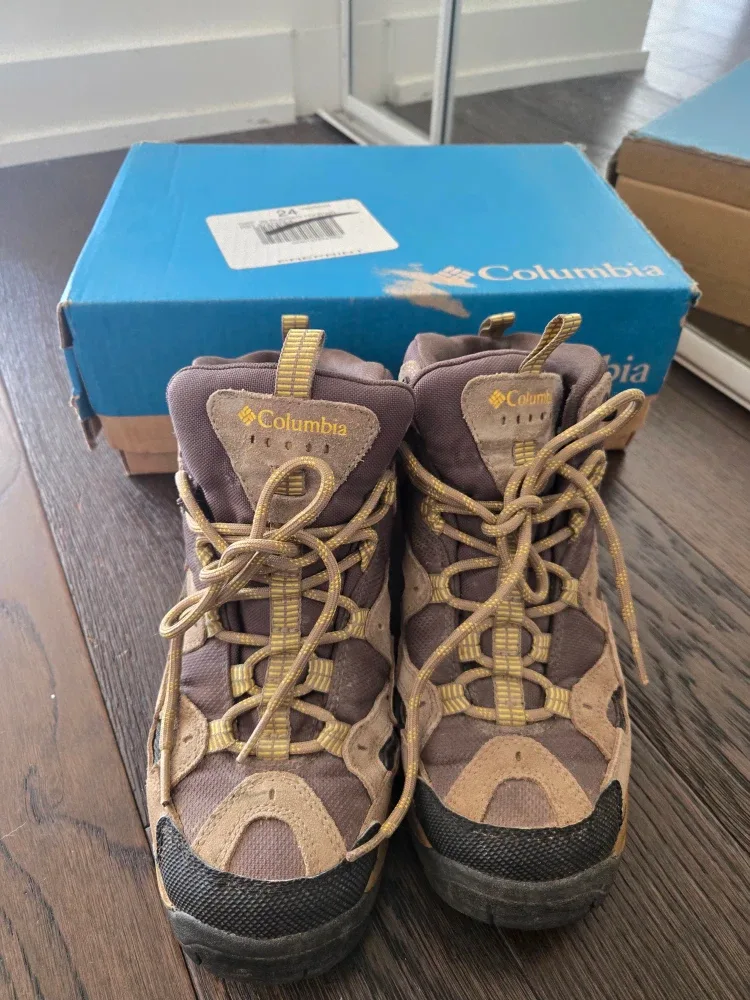 Columbia CoreMic Ridge 2 Women's Hiking Boots - Size 8