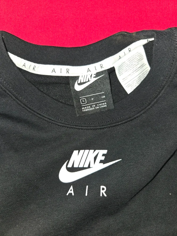 Nike Air Black Crop Top - Size S image indicator(2)