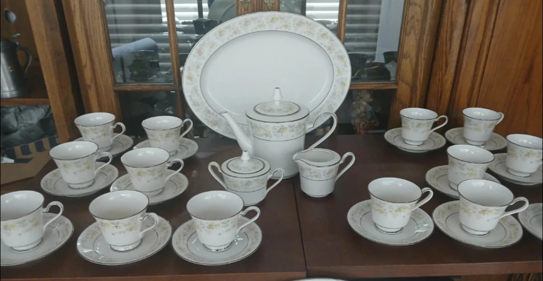 Noritake Ivory China Blossom Time Dinnerware Set - photo 2