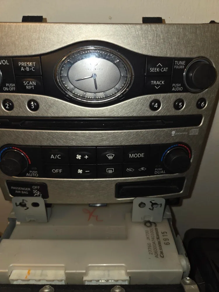 Infiniti Car Stereo System & Airbag image indicator(2)